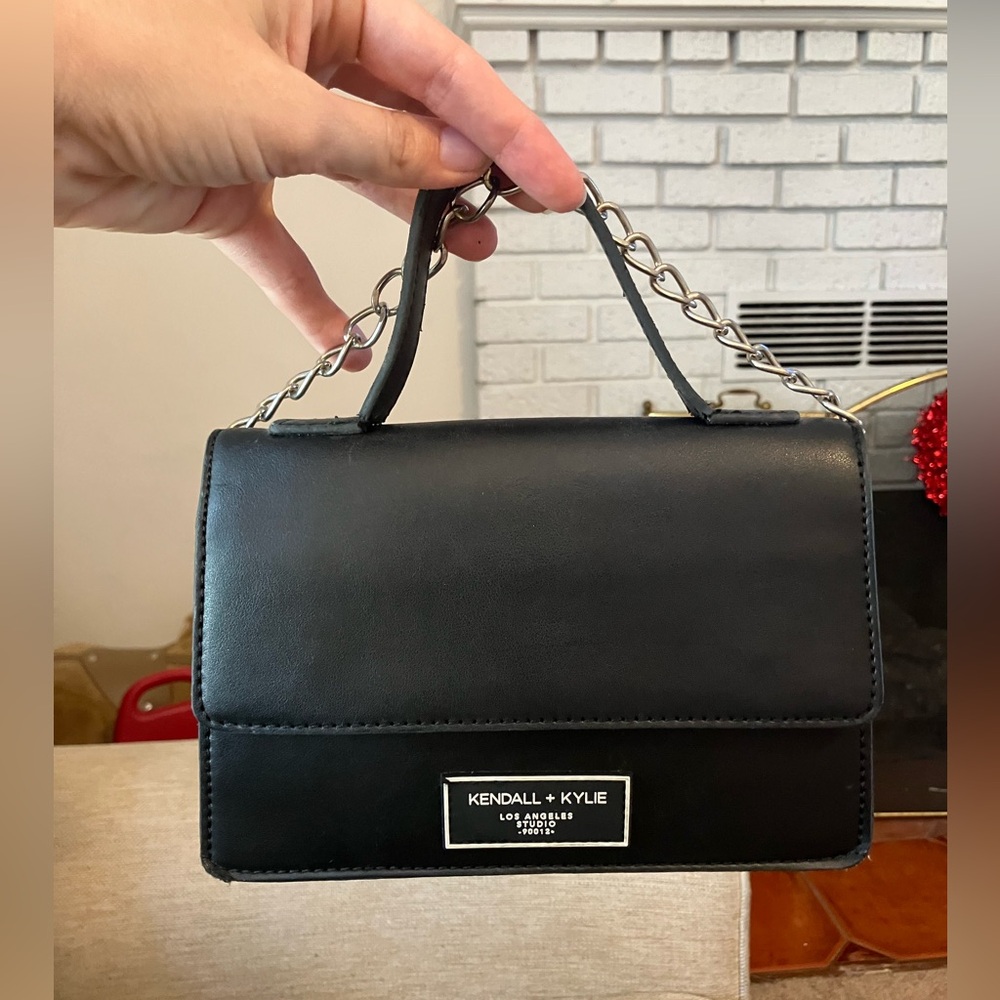 Kendall and Kylie small black leather purse with chain - Picture 4 of 5
